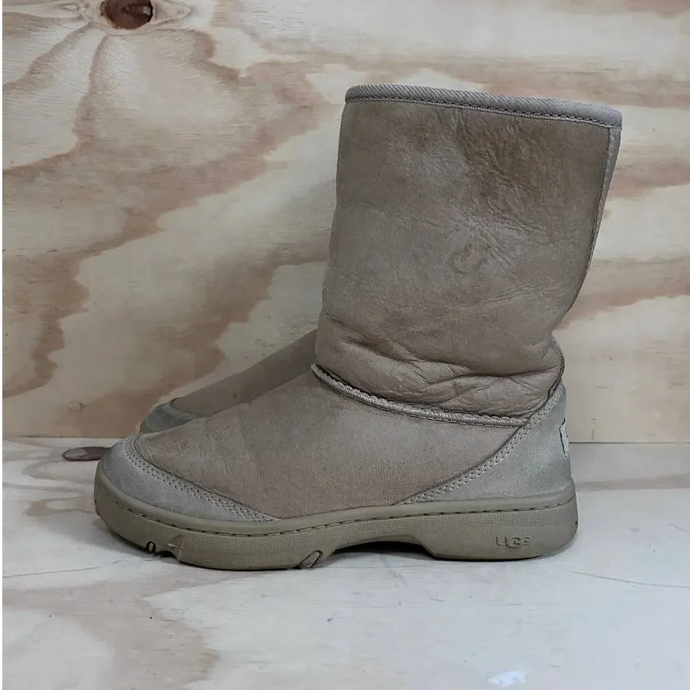 UGG Australia - Ultimate Short - Winter Boots - Tan - Women's - 8 - S/N 5275